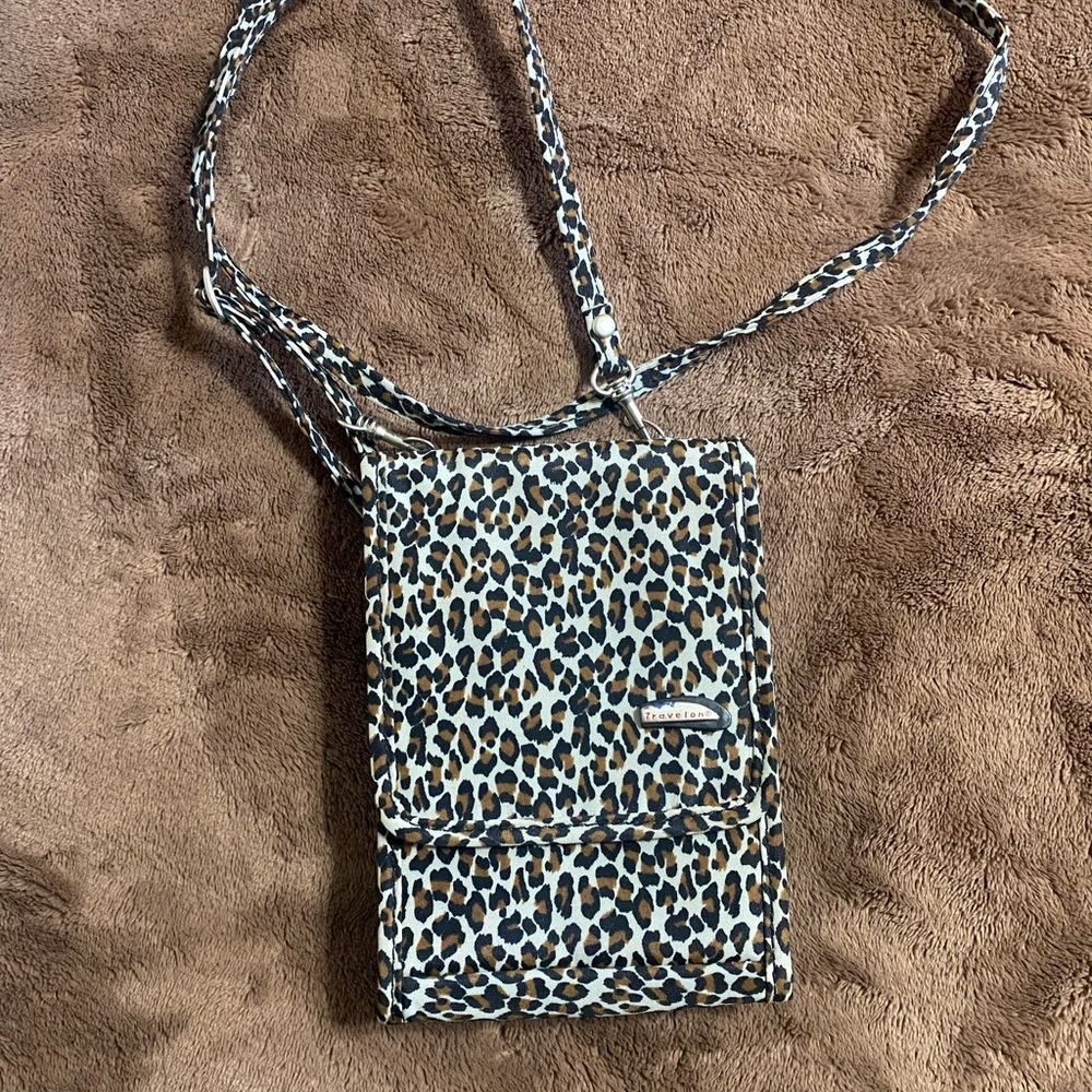 Travelon Leopard Print Crossbody Phone Bag